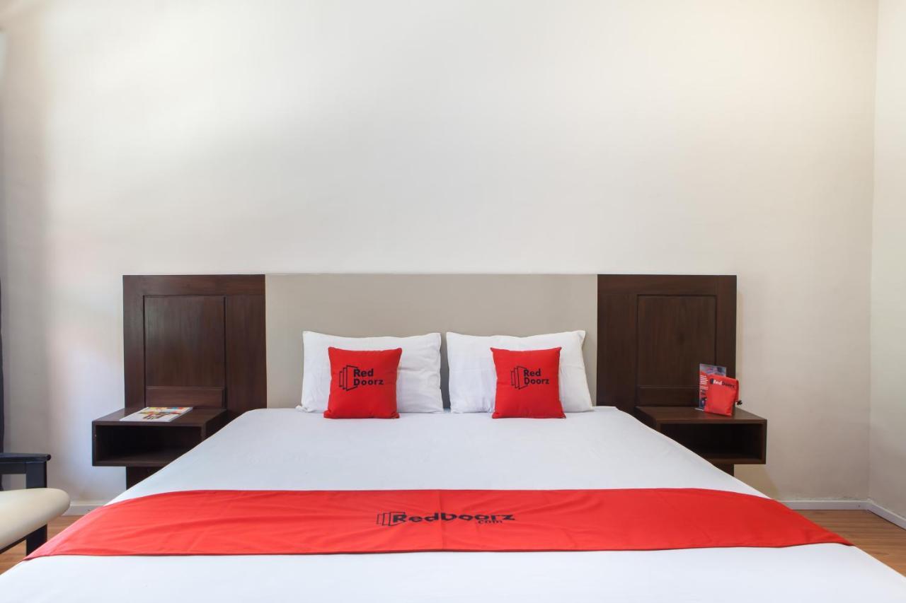 Reddoorz Plus Near Mall Roxy Banyuwangi المظهر الخارجي الصورة