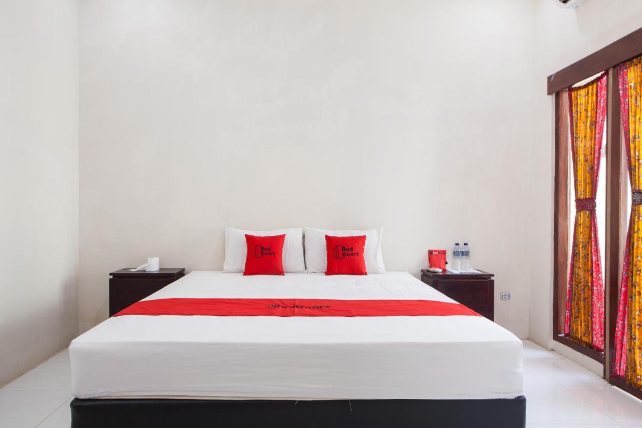 Reddoorz Plus Near Mall Roxy Banyuwangi المظهر الخارجي الصورة
