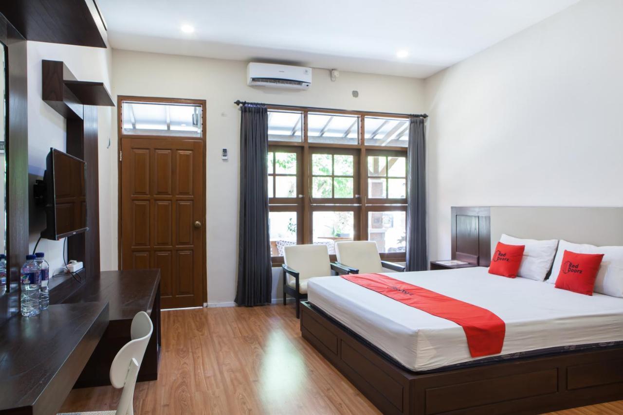 Reddoorz Plus Near Mall Roxy Banyuwangi المظهر الخارجي الصورة
