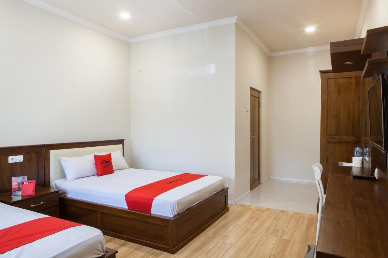 Reddoorz Plus Near Mall Roxy Banyuwangi المظهر الخارجي الصورة