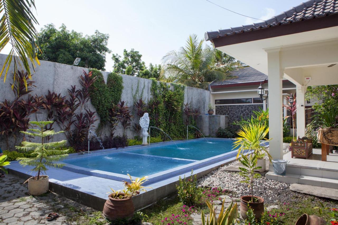 Reddoorz Plus Near Mall Roxy Banyuwangi المظهر الخارجي الصورة